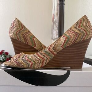 Nine West, open toe, wedge shoes, multi color size 9. New